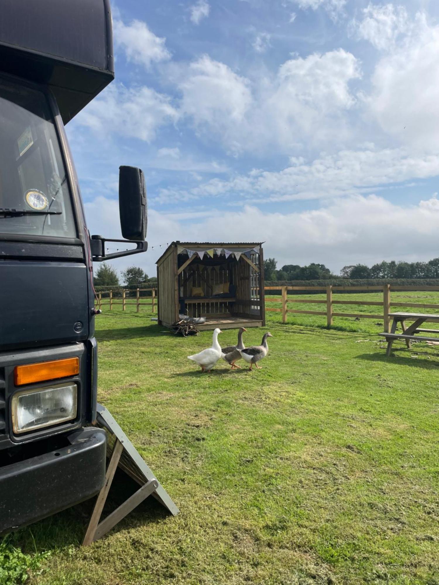 North Yorkshire Horse Box Hotel Buitenkant foto